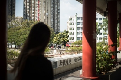 警官との結婚式は保留…デモで深まる日常の亀裂 香港