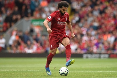 リバプールFWサラーが警察沙汰に、運転中に携帯電話使用