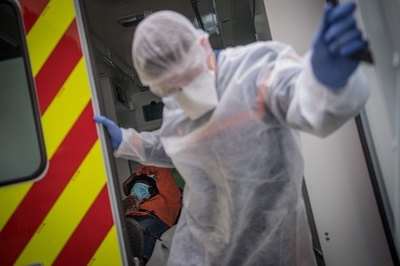 コロナ死者、仏で1万人突破 英とNYの増加数、過去最大に