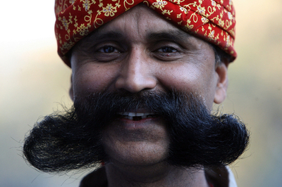インド人男性の誇り「ひげ」文化、消滅の危機 英国人が写真集出版