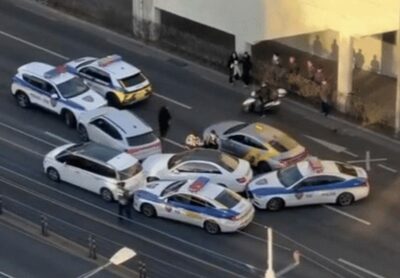 ベンツが暴走…ソウルの駅前、パトカー突破、映画さながらの逃走劇にSNS騒然