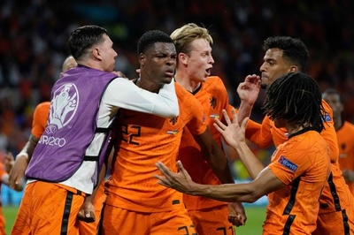 オランダがウクライナに劇的勝利 DFが決勝点 欧州選手権