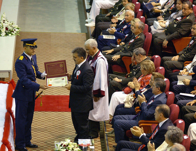 トルコ軍幹部、親イスラム系の新大統領誕生に冷淡な反応