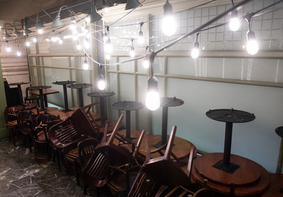 閉鎖前日の飲食店訪れた客が1万ドルのチップ 米フロリダ