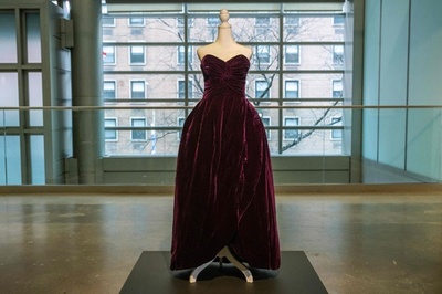 故ダイアナ妃のドレス、競売へ