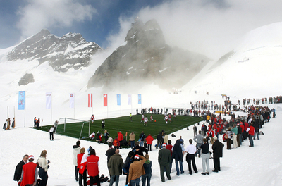 ＜サッカー 欧州選手権2008＞開幕を1年後に控えエキシビションマッチが行われる