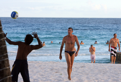 APEC懇談会、「水着」で開催？　地元で様々な予想