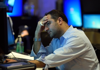 中国懸念で世界同時株安、米NYは一時1000ドル超急落