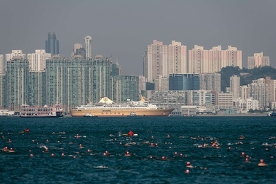 香港で歴史ある遠泳大会開催、過去最多の2000人近くが参加 