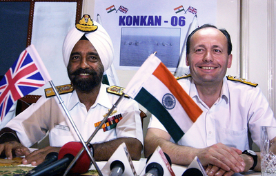 英国海軍との合同演習で海上警備力をアピール - インド