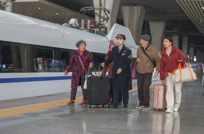 中国 高齢者向け観光列車の増発を計画
