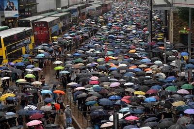 香港高等法院、覆面禁止法の差し止め請求退ける 民主派は再びデモ