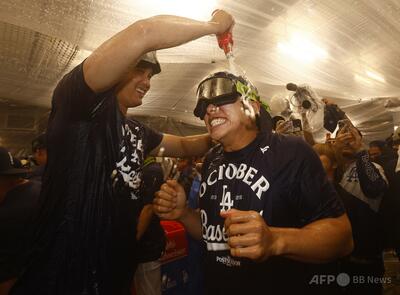 ドジャースが地区シリーズ進出 山本好投、大谷タイムリー