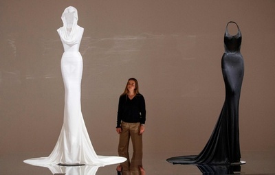 伝説のデザイナー アズディン・アライアに捧げる展覧会、英ロンドンで