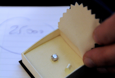 税務当局に押収されたマラドーナ監督のイヤリングが330万円で落札