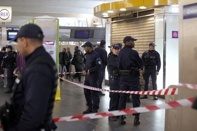 仏兵士刺傷事件、「過激なイスラム教」信奉者を拘束