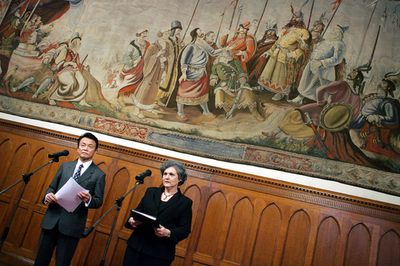 麻生外相、欧州歴訪の一環としてハンガリーを訪問中 - ハンガリー