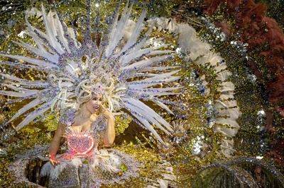 巨大衣装が圧巻！ カーニバルの女王コンテスト カナリア諸島