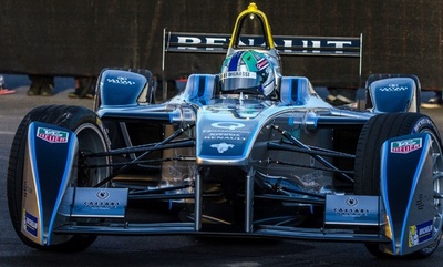 フォーミュラEの初モデルがデモ走行