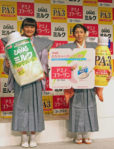 明治の新製品発表会にレスリングの吉田選手ら登壇