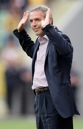 ビーレフェルト ミッデンドルプ監督を解任