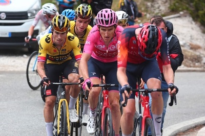 【今日のジロ】トーマスが首位維持 総合争いは「大接戦」で最終盤へ