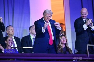 トランプ氏、「筋が通らない」アメフトの名称変更を提案 サッカーW杯の熱気受け