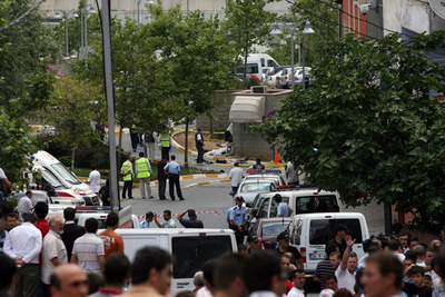 トルコ米総領事館付近で銃撃戦、6人死亡