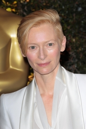 ティルダ・スウィントンら、チャリティオークションにバッグを提供