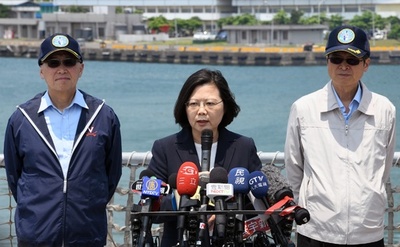 台湾総統「国家の安全守る決意」、中国の実弾演習控え