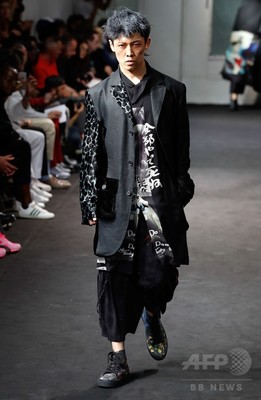 Miyaviもモデル出演 ヨウジヤマモト 19年春夏メンズ 写真25枚 ファッション ニュースならmode Press Powered By Afpbb News