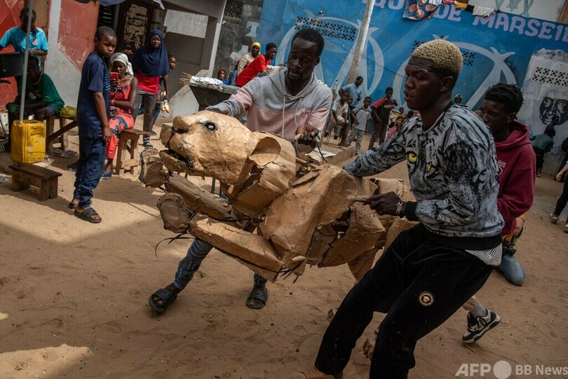 【今日の1枚】迫力満点の実物大パペット セネガル