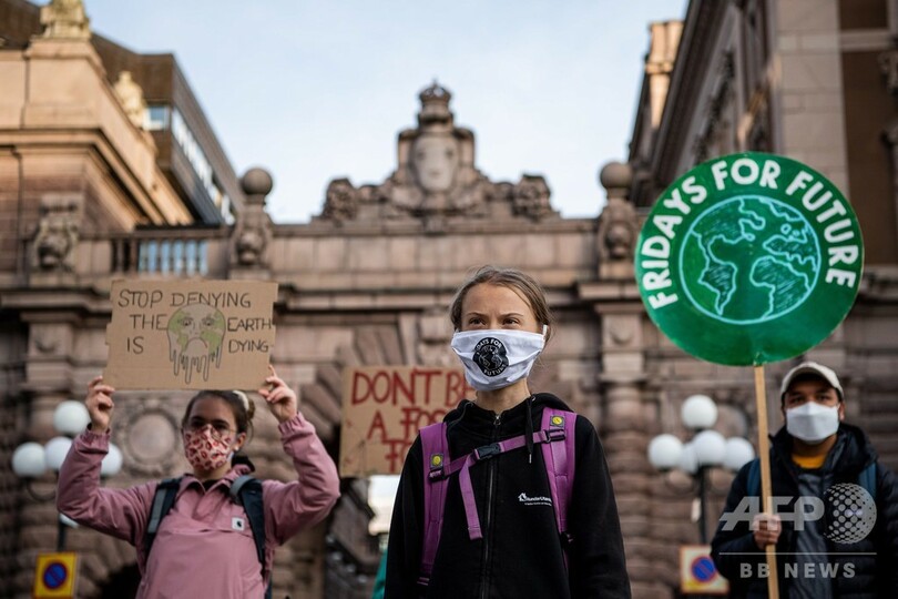 欧州各地で気候変動対策訴えるデモ マスクの若者数千人