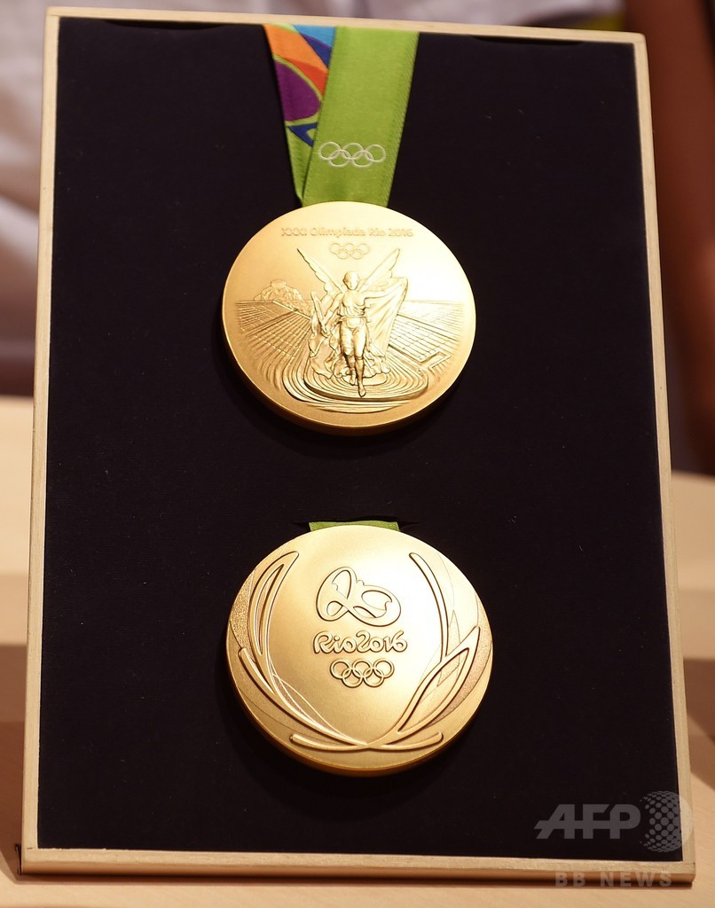 リオ五輪・パラリンピックのメダルがお披露目される