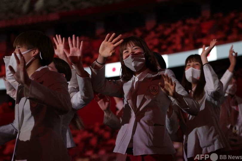 東京五輪開会式、入場行進する日本選手団