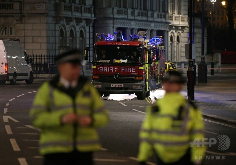 ロンドンのテムズ川に不発弾、軍が処理 帰宅ラッシュ時に橋を封鎖