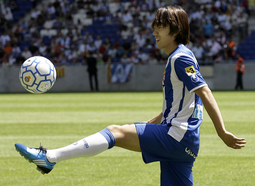 エスパニョール 中村俊輔の入団会見 写真15枚 国際ニュース：AFPBB News