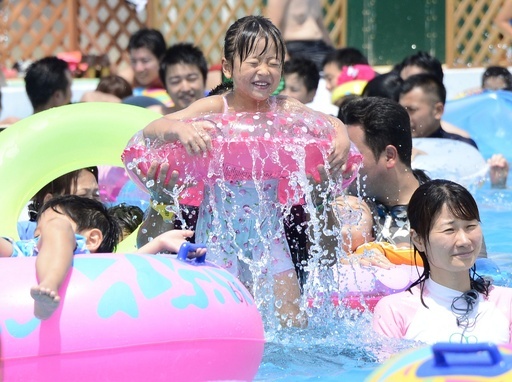 としまえん　プール としまえん、プール開き！水遊びアトラクション「ふわふわウォーター