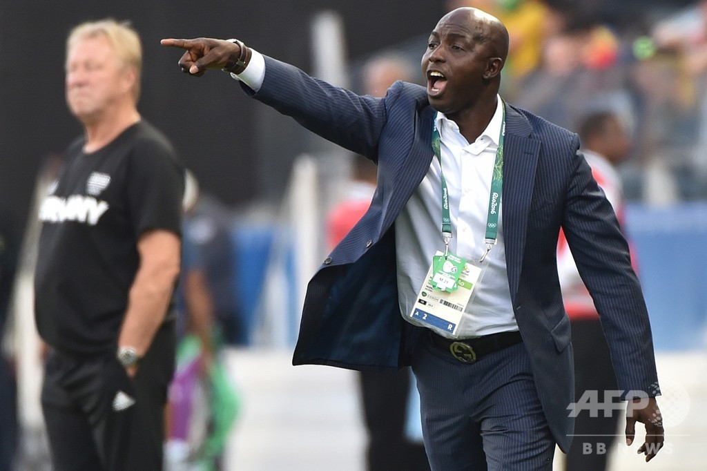 サッカー元ナイジェリア代表監督の母、再び誘拐の標的に サッカー元ナイジェリア代表監督の母、再び誘拐の標的に