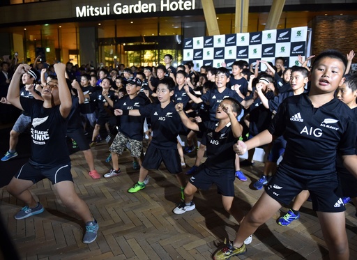 オールブラックスが来日、選手はファンの歓迎に感激 ラグビーW杯