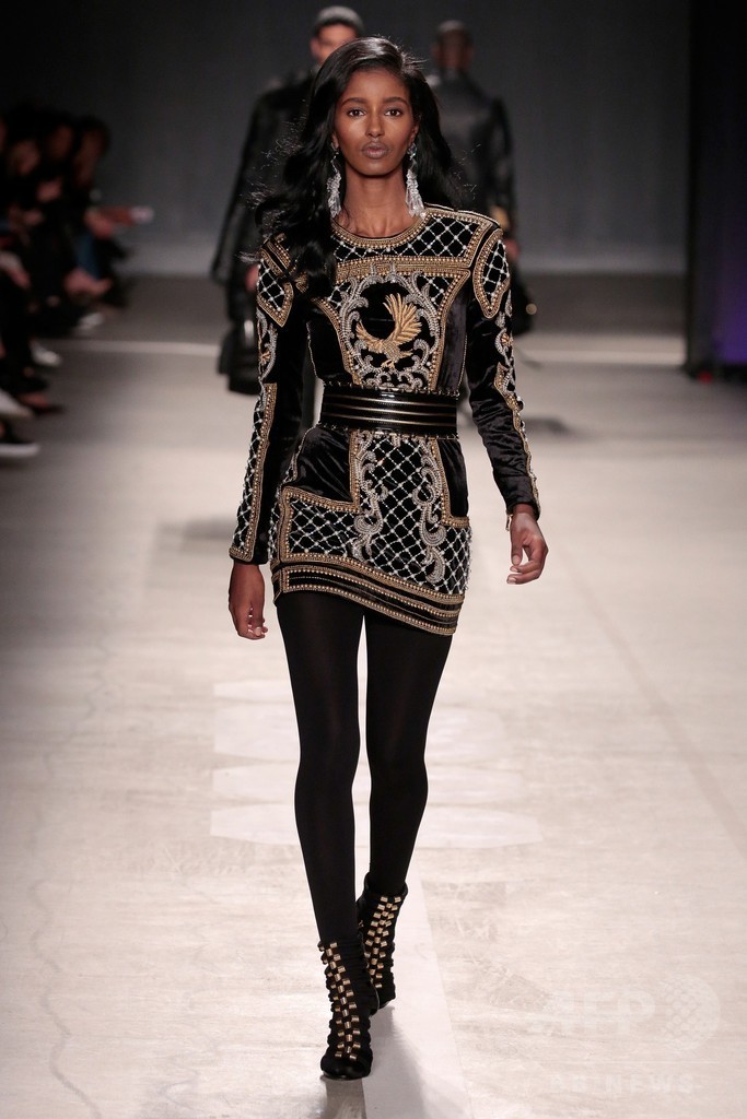 「バルマン×H&M」ファッションショー、ニューヨークで開催