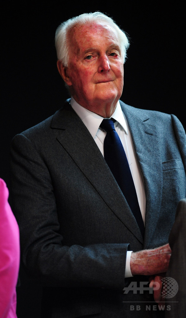 「ジバンシィ」創業者、現代のファッションは「下品」