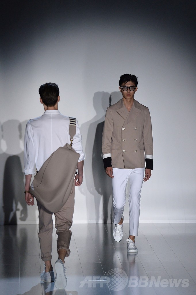 ストライプの差し込み具合で新たなマリンルック表現、「グッチ」15年春夏メンズ