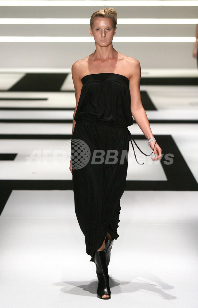 ＜09年春夏東京・コレクション＞グリーン、新作を発表