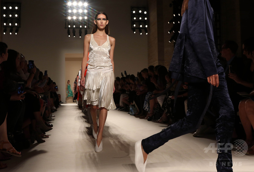 「ヴィクトリア ベッカム」17年春夏