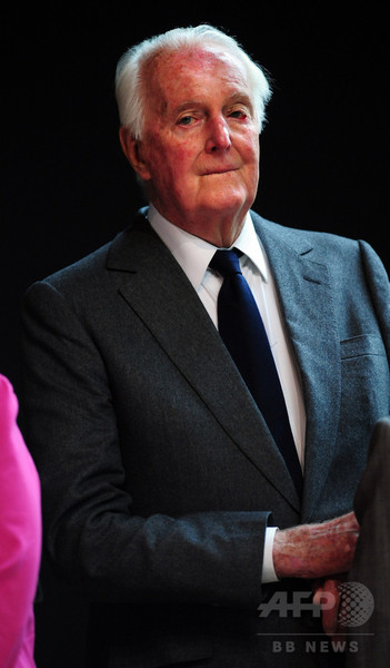 「ジバンシィ」創業者、現代のファッションは「下品」