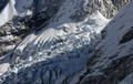 ネパールの首都カトマンズ（Kathmandu）北東約140キロに位置するヒマラヤ（Himalaya）山脈のエベレスト（Everest）周辺の氷河（2009年12月4日撮影）。(c)AFP/Prakash MATHEMA