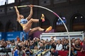 陸上、ダイヤモンドリーグ第11戦チューリヒ大会、女子棒高跳び。跳躍に臨むニーナ・ケネディ（2023年8月30日撮影）。(c)Fabrice COFFRINI / AFP