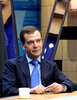 ロシア・モスクワ（Moscow）で、テレビで生中継された国営テレビ局トップらとの会合に登場したドミトリー・メドベージェフ（Dmitry Medvedev）露大統領（2010年12月24日撮影）。(c)AFP/RIA-NOVOSTI/KREMLIN POOL/MIKHAIL KLIMENTYEV