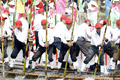 懸命に舟をこぐ選手たち（2019年4月5日撮影）。(c)CNS/顔懐峰